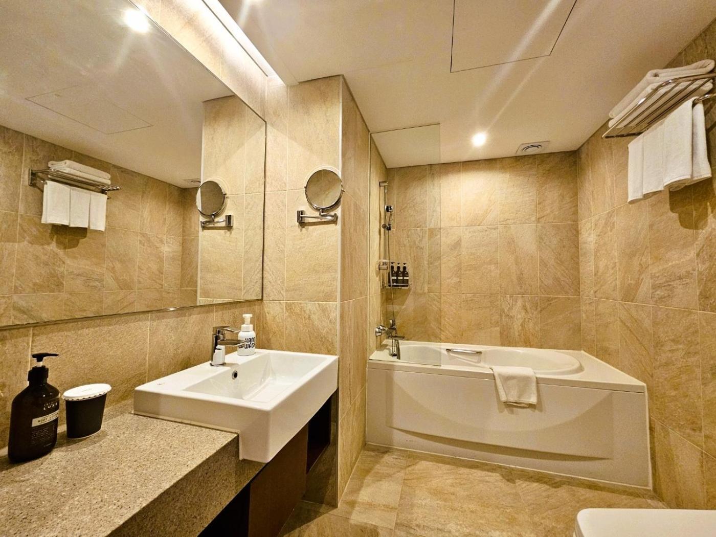 Hotel Uri& Séoul Extérieur photo
